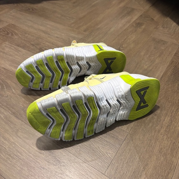 Nike Free Metcon 5 Citron Tint Volt Women's Workout Shoes - Picture 6 of 7